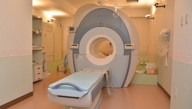 写真：MRI検査機器