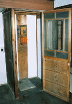 写真：分館の昔の電話ボックス