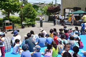 写真：こどもまつり会場の様子