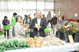 写真：会場となった中央公民館ロビー