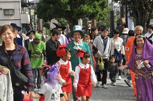 写真：ハロウィンで仮装する人たち