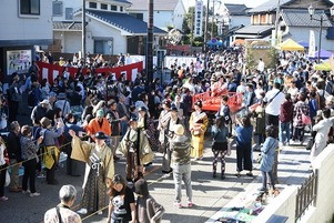 写真：織姫道中パレードの様子