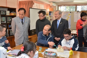 写真：「宅配弁当らくらく」訪問の様子