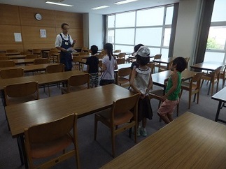 写真：図書館探検隊1