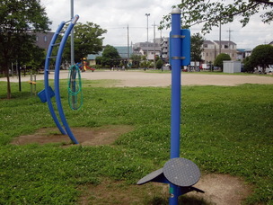 写真：ふるさと土橋公園　健康遊具
