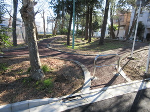 写真：大荒田交通公園林の遊歩道