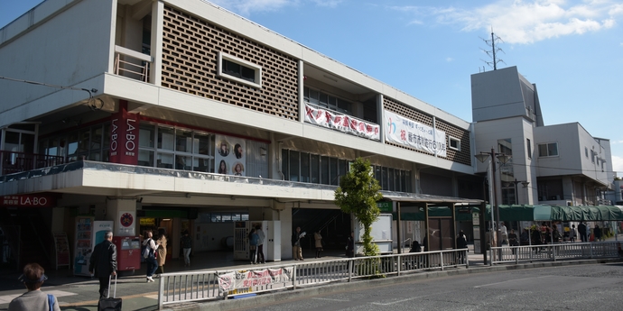 写真：蕨駅西口の外観