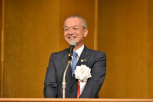 写真：挨拶する市長