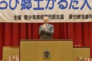 写真：挨拶する市長