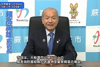 写真：インタビューを行う市長