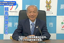 写真:インタビューを行う市長