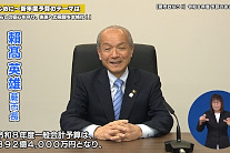 写真:インタビューを行う市長