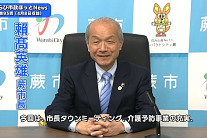 写真：インタビューを行う市長