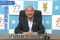写真:インタビューを行う市長