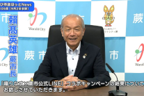 写真:インタビューを行う市長