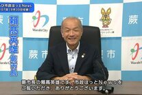 写真：インタビューを行う市長