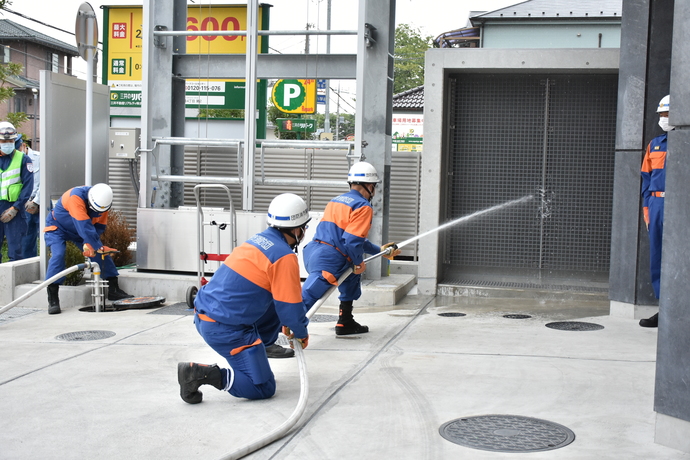 写真:放水訓練の様子