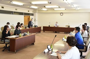 写真：懇談会の様子