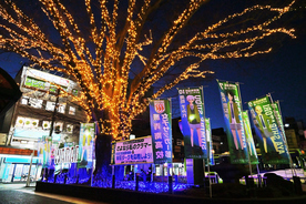 クラマー聖地画像（夜の駅西口広場）