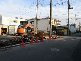 写真：駐車場の塀の撤去工事