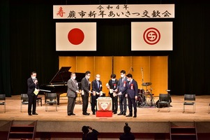 写真：あいさつ交歓会の様子