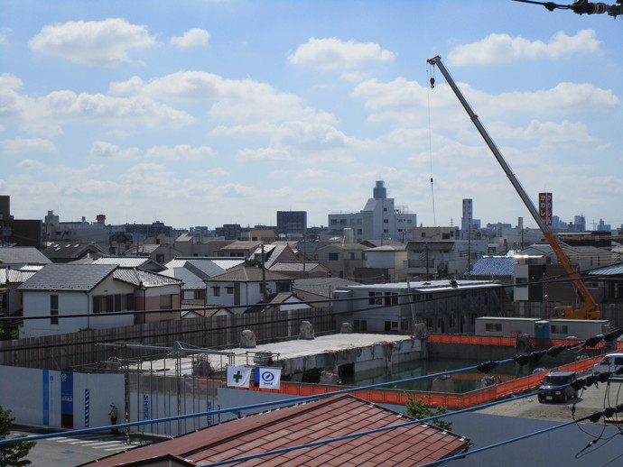 写真:新庁舎建設工事現場遠景（令和3年7月19日）