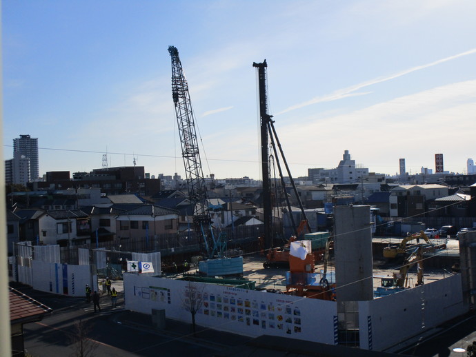 写真:新庁舎建設工事現場遠景（令和4年2月）