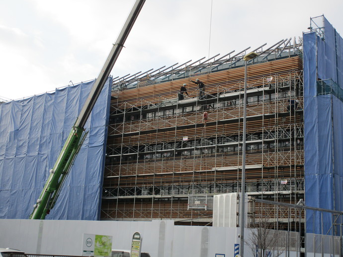 写真:新庁舎建設工事現場遠景（令和5年2月）