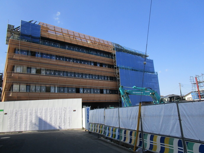 写真:新庁舎建設工事現場遠景（令和5年3月）