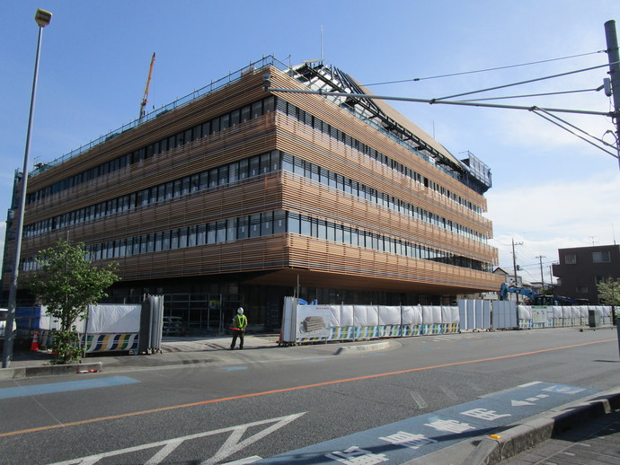 写真:新庁舎建設工事現場遠景（令和5年4月）