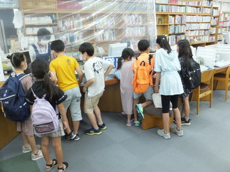 写真：図書館たんけん隊
