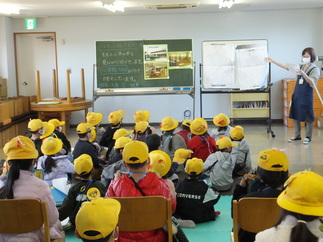 写真：学校見学