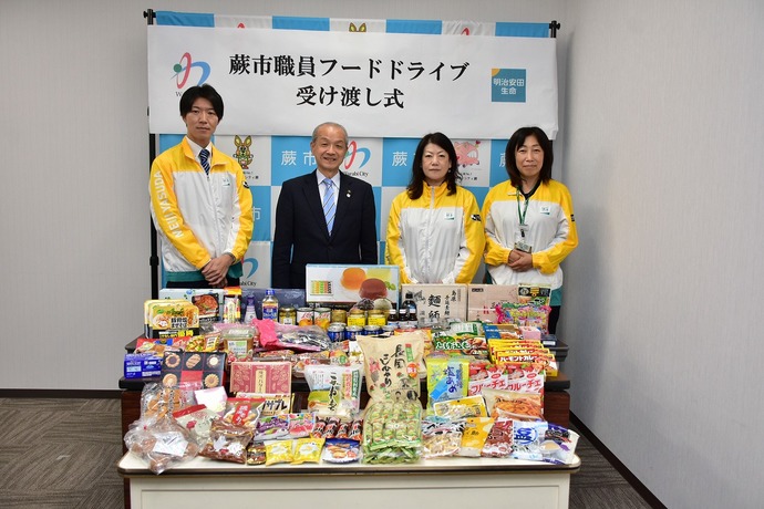 写真:蕨市職員フードドライブ活動