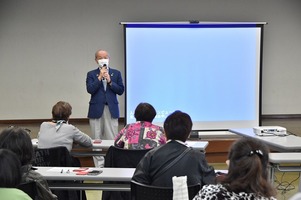 写真:スマートフォン教室参加の様子