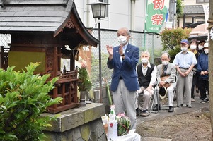 写真:一本杉塚保存会例大祭参加の様子