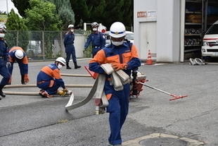 写真3:ホース延長訓練