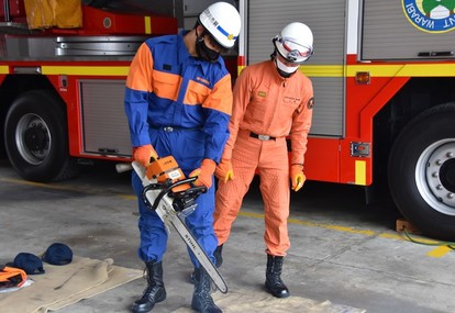 写真:切断器具使用訓練