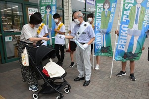 写真:夏の交通安全運動「目指せ無事故のゴール！」キャンペーンの様子