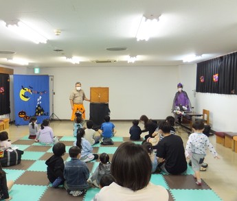 写真：ハロウィンおはなし会1