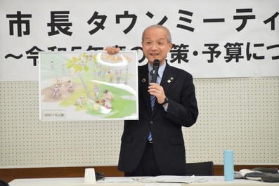 写真:西公民館での市長タウンミーティングの様子