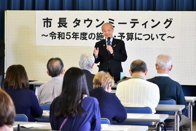 写真:南公民館での市長タウンミーティングの様子