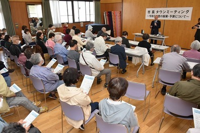 写真:下蕨公民館での市長タウンミーティングの様子