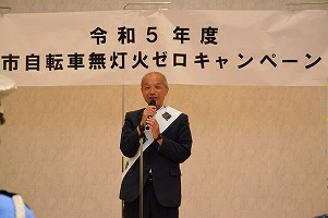 写真:あいさつする頼高市長