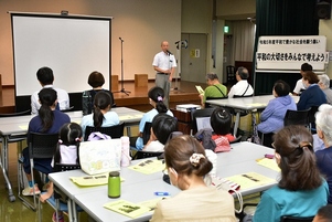 写真:あいさつする頼高市長