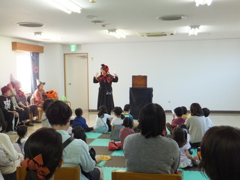 写真：ハロウィンおはなし会