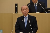 写真:施政方針を表明する市長