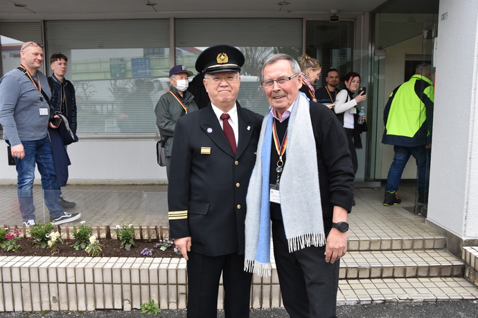 蕨市消防団長とウルリッヒ・レンツ元リンデン市長