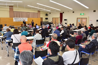 写真：西公民館での市長タウンミーティングの様子