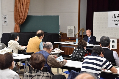 写真：中央公民館での市長タウンミーティングの様子