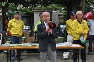 写真:あいさつをする市長